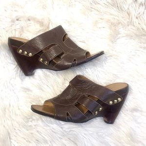 Tahari Norwich Leather Wooden Wedge Sandals 9.5